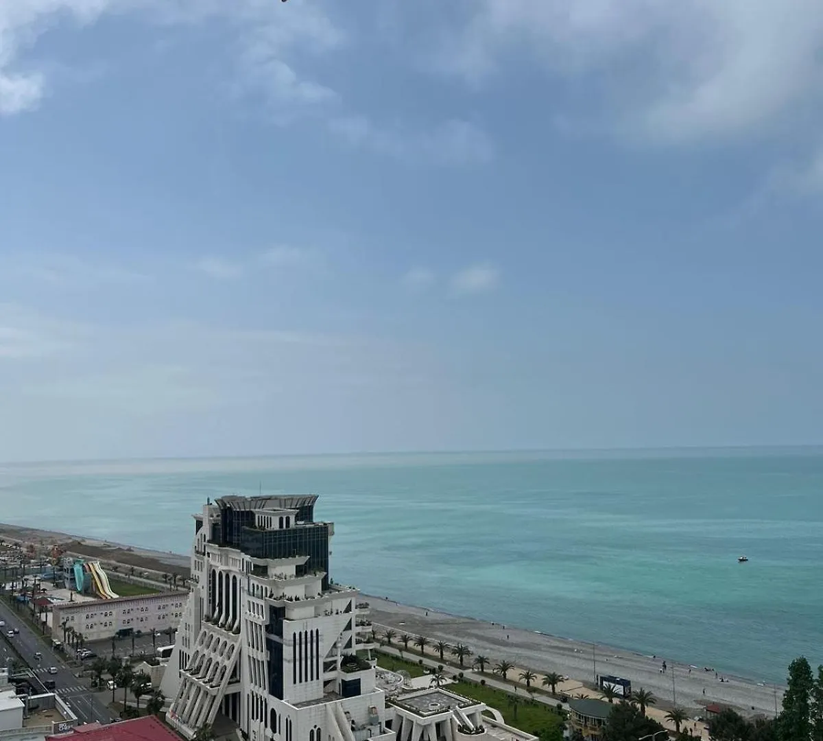 Holiday Lux Tower Batumi 0*,