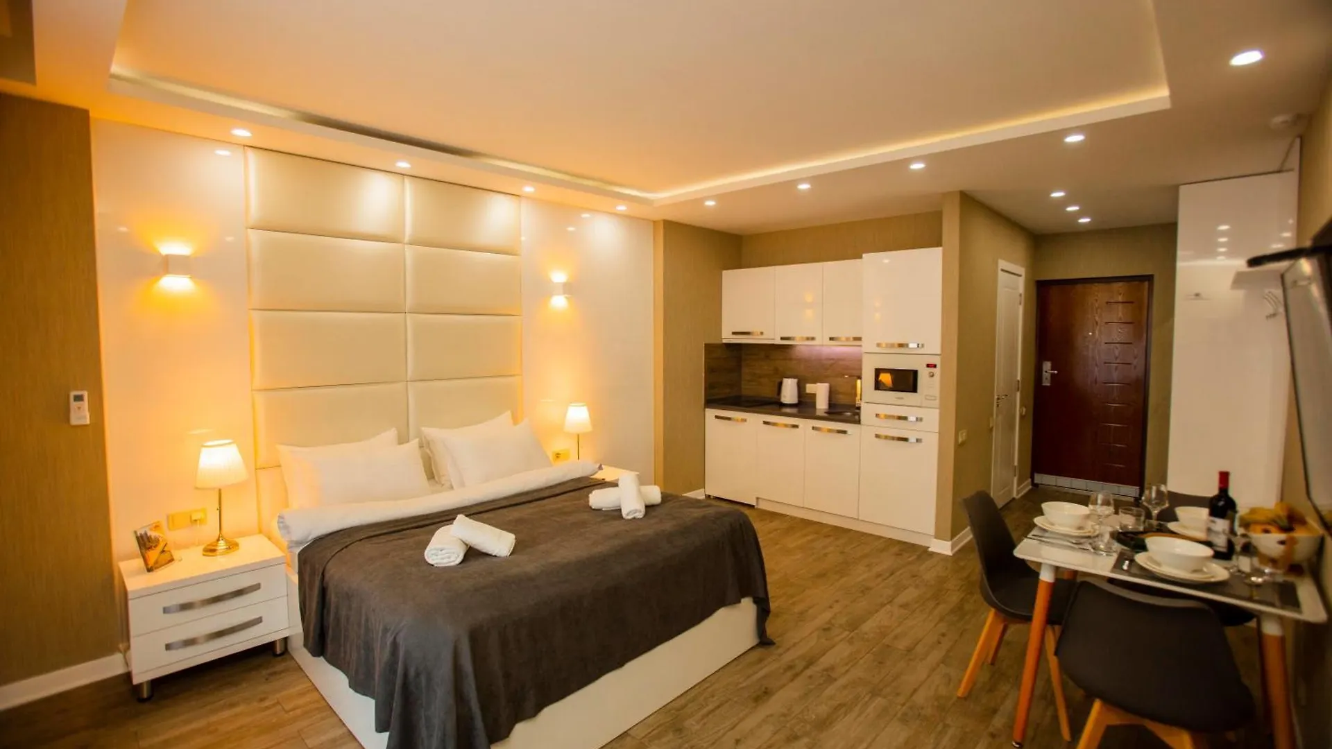 Holiday Lux Tower Batumi Apartment