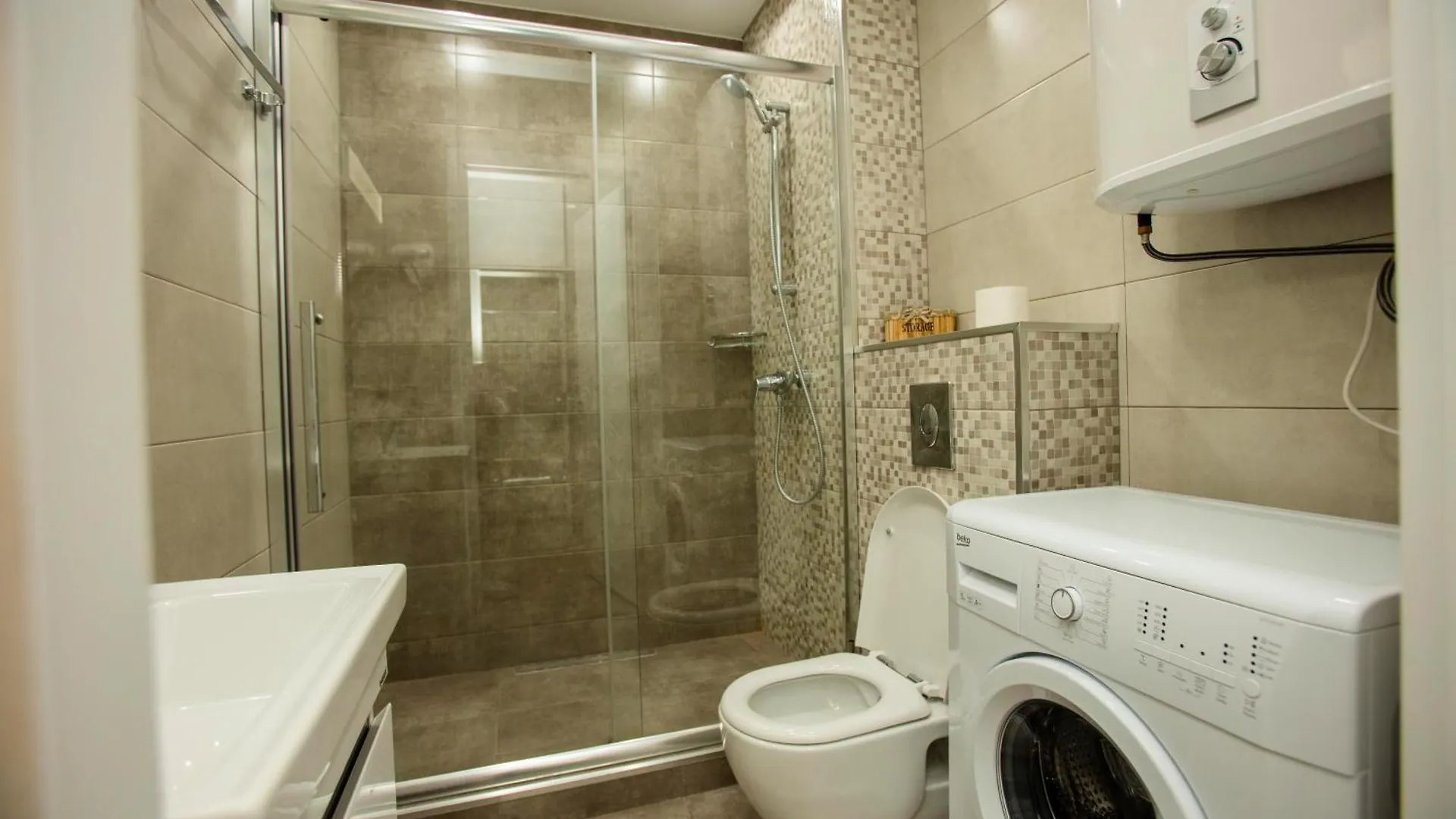 Holiday Lux Tower Batumi 0*,
